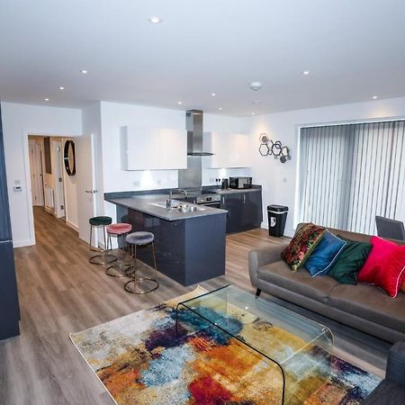 Lovely 2 Bed Apartment With Parking Лондон Екстер'єр фото