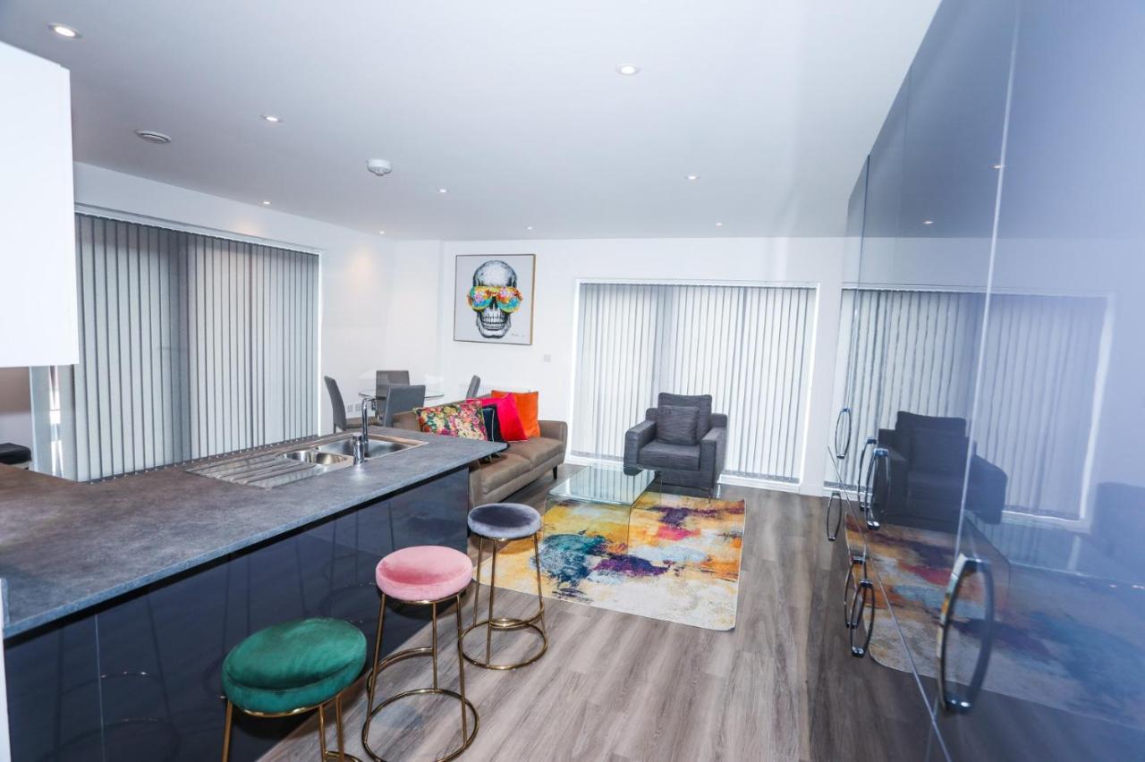 Lovely 2 Bed Apartment With Parking Лондон Екстер'єр фото