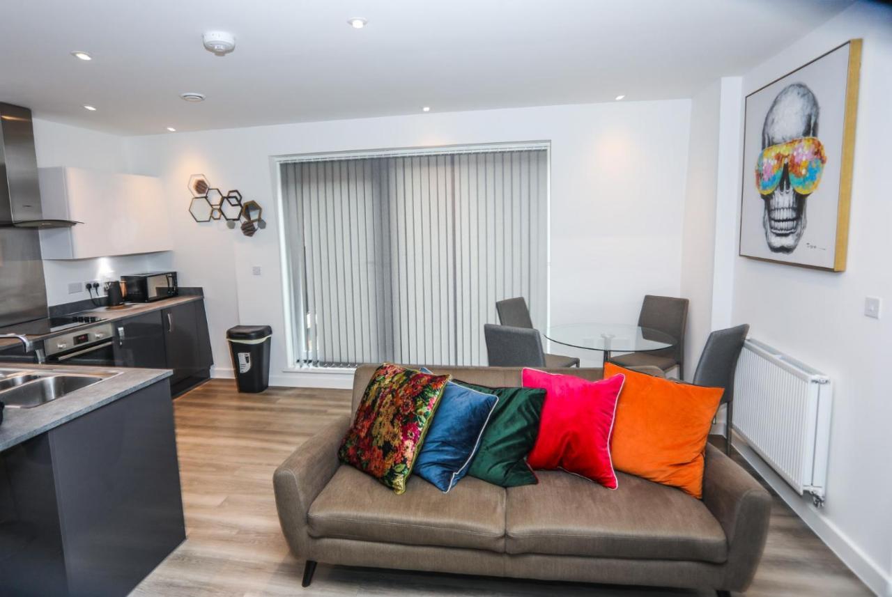 Lovely 2 Bed Apartment With Parking Лондон Екстер'єр фото