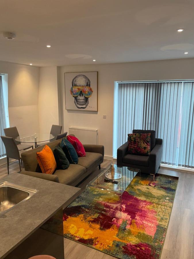 Lovely 2 Bed Apartment With Parking Лондон Екстер'єр фото
