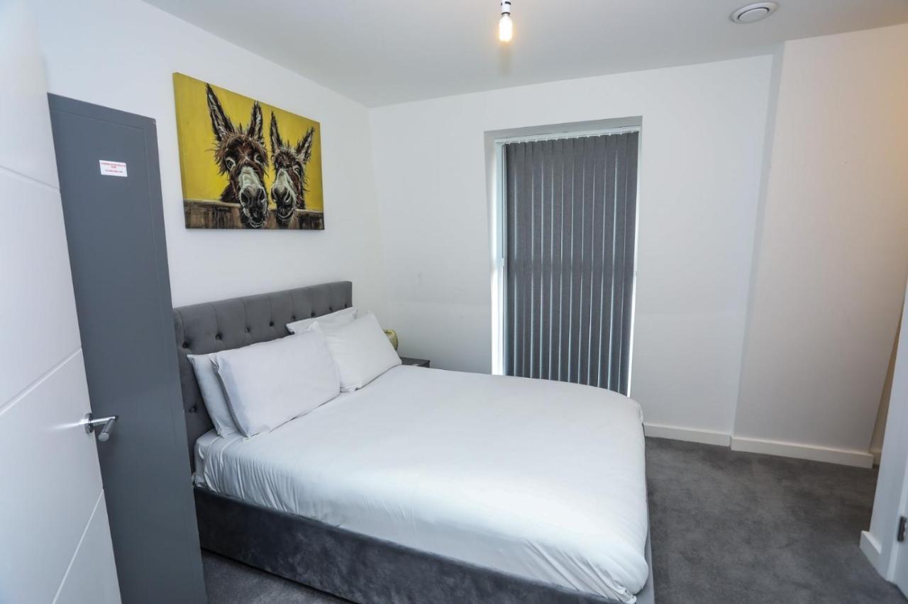 Lovely 2 Bed Apartment With Parking Лондон Екстер'єр фото