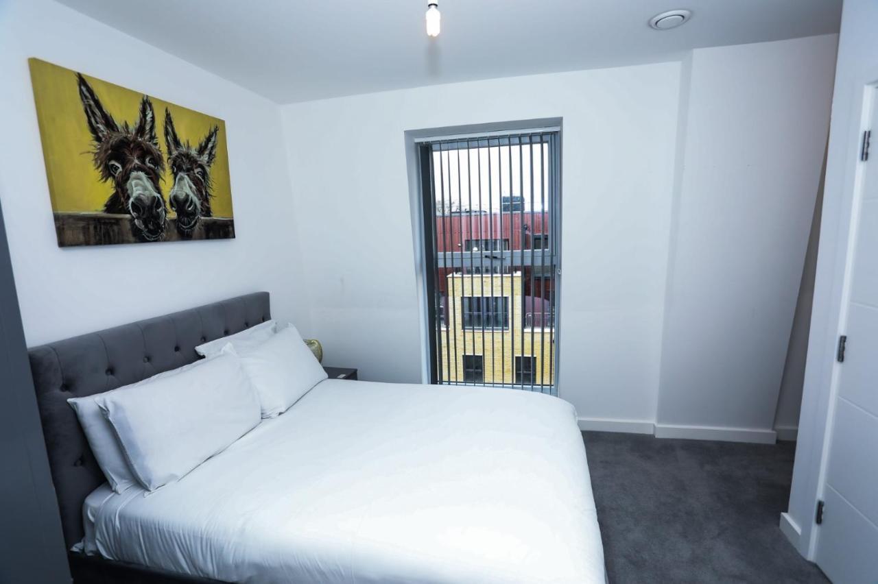 Lovely 2 Bed Apartment With Parking Лондон Екстер'єр фото