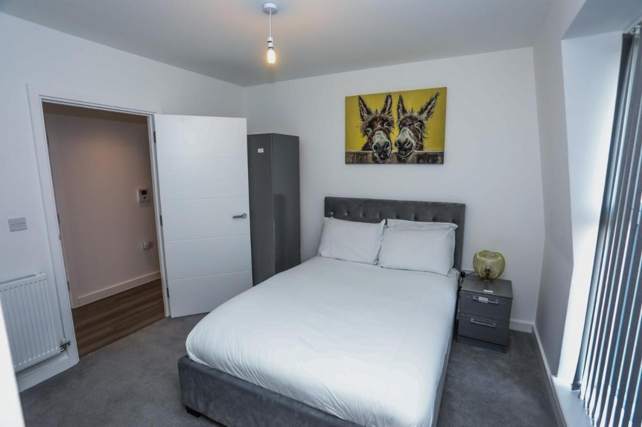 Lovely 2 Bed Apartment With Parking Лондон Екстер'єр фото