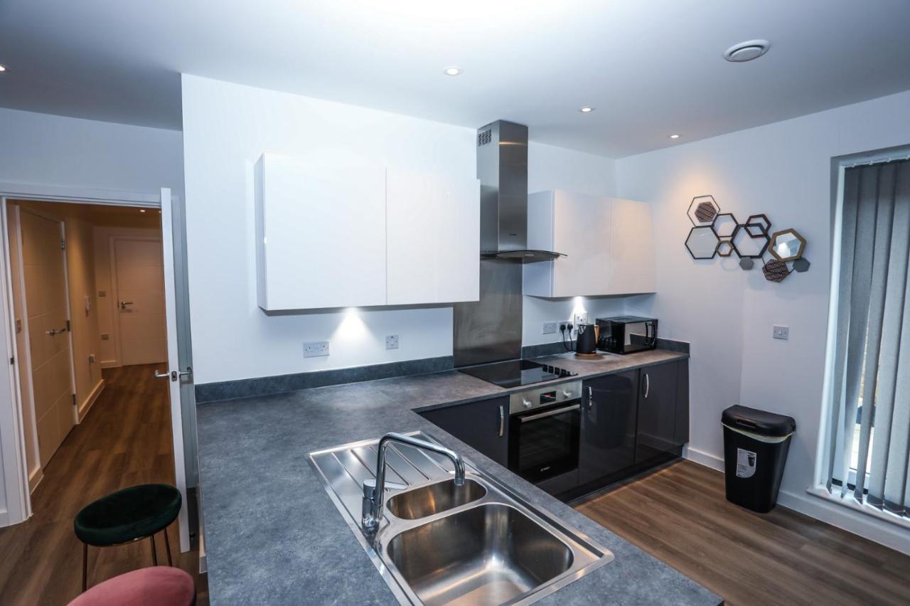 Lovely 2 Bed Apartment With Parking Лондон Екстер'єр фото