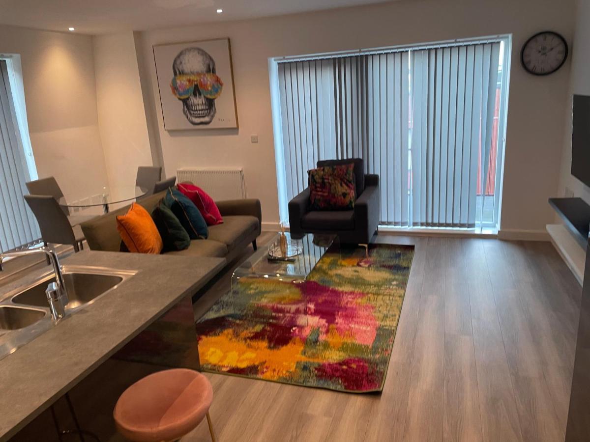 Lovely 2 Bed Apartment With Parking Лондон Екстер'єр фото