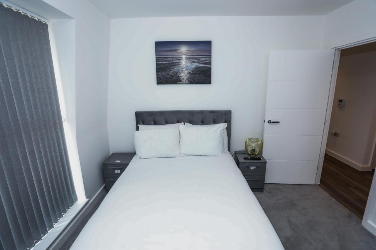 Lovely 2 Bed Apartment With Parking Лондон Екстер'єр фото